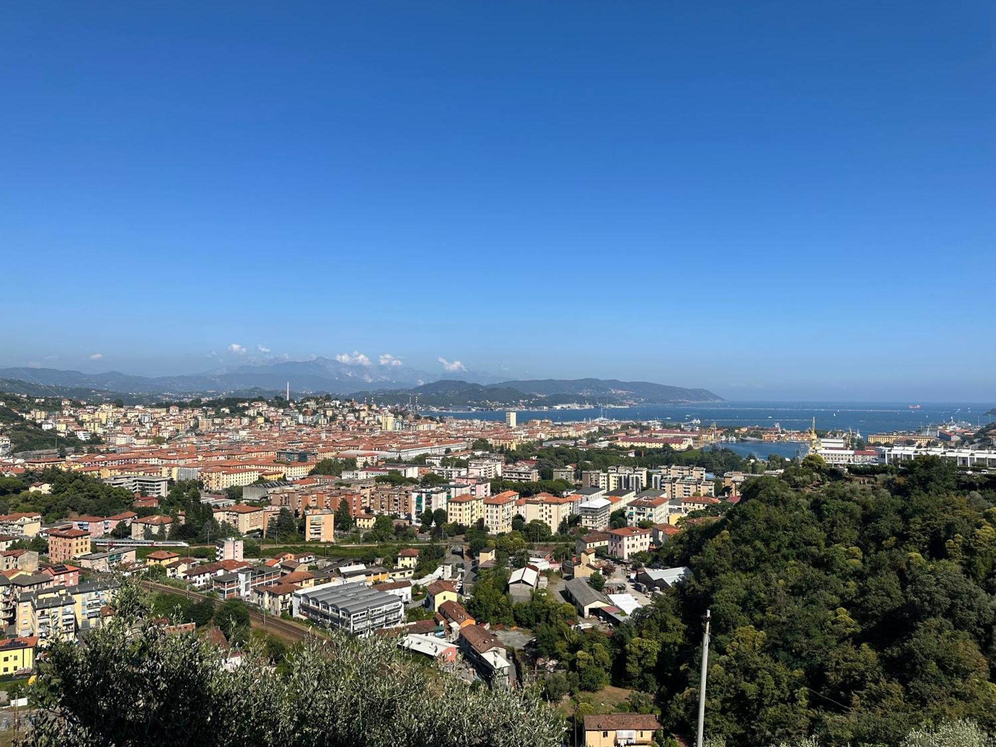 88 Miglia Acomodação com café da manhã La Spezia Exterior foto