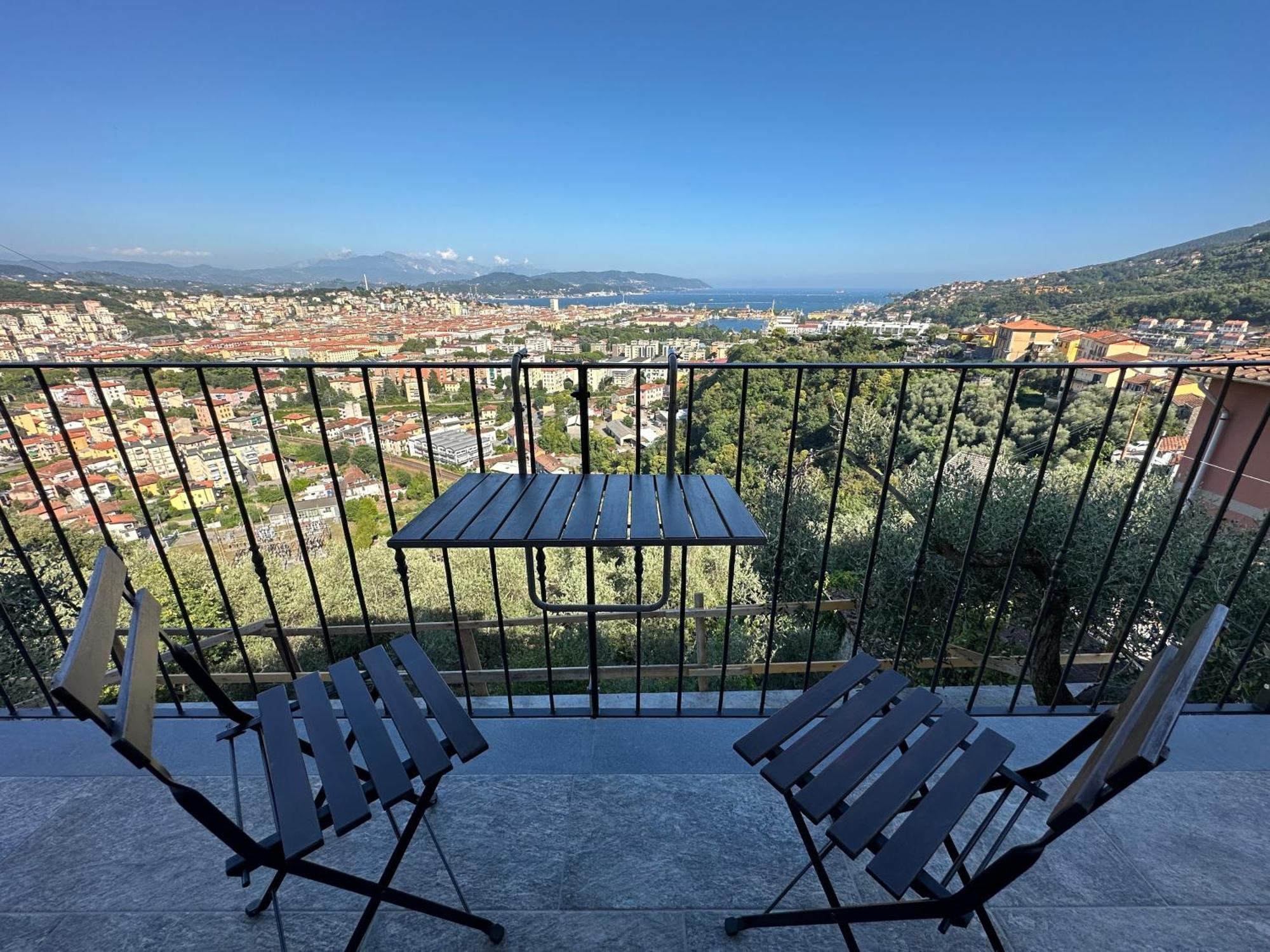 88 Miglia Acomodação com café da manhã La Spezia Exterior foto