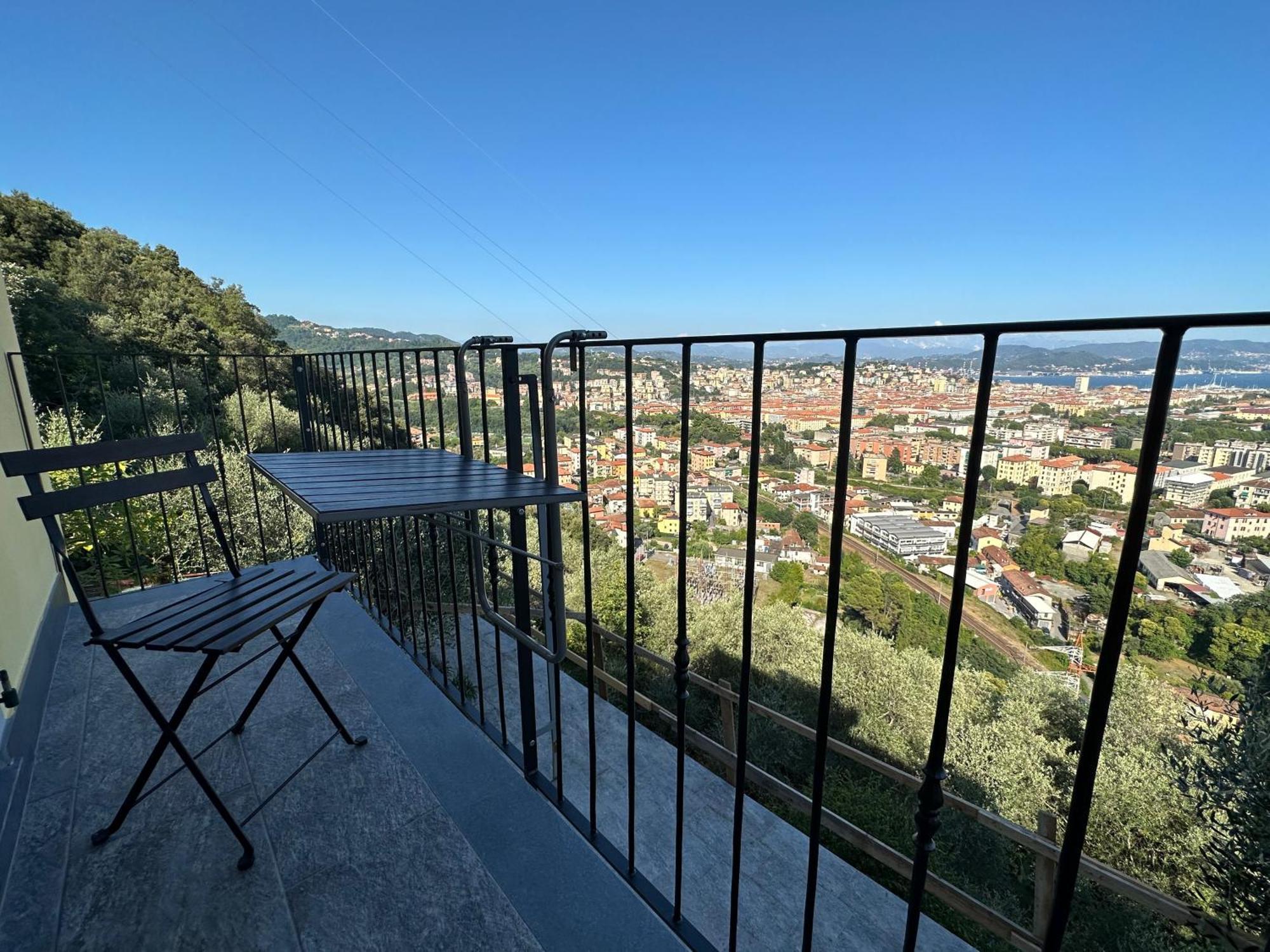 88 Miglia Acomodação com café da manhã La Spezia Exterior foto