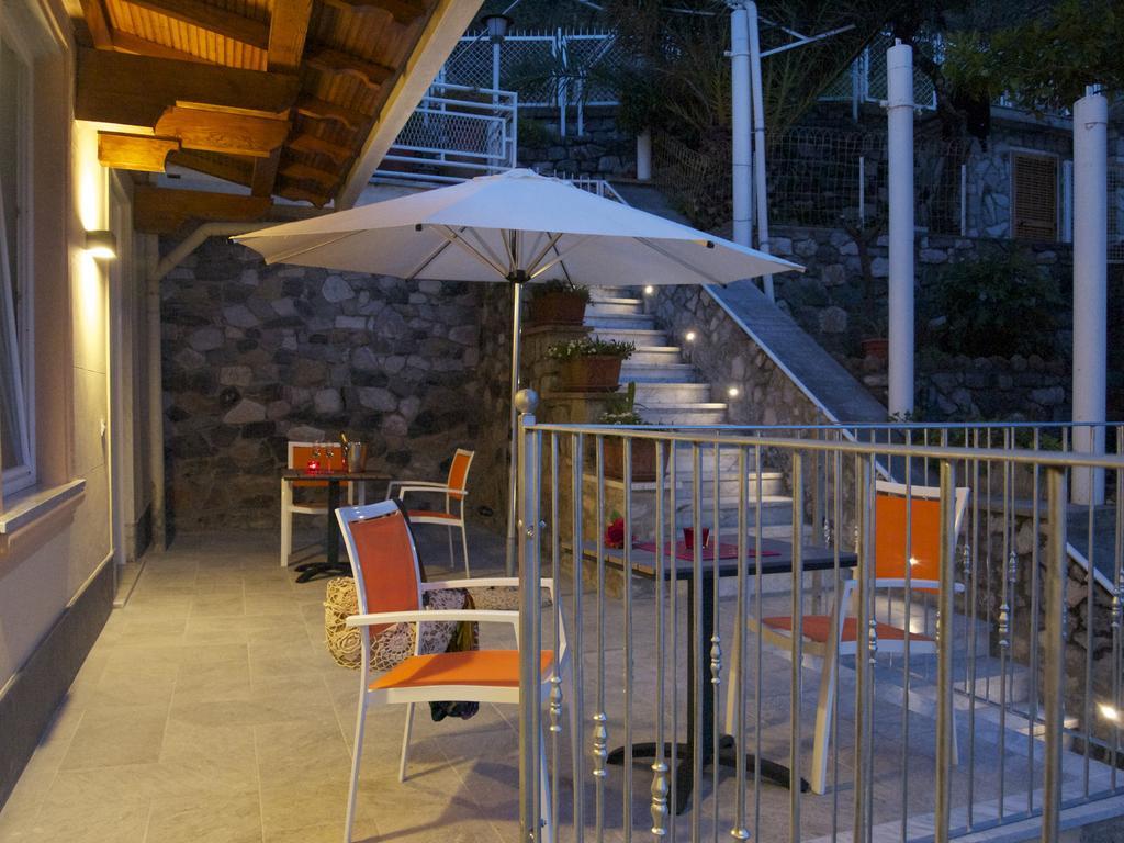 88 Miglia Acomodação com café da manhã La Spezia Exterior foto