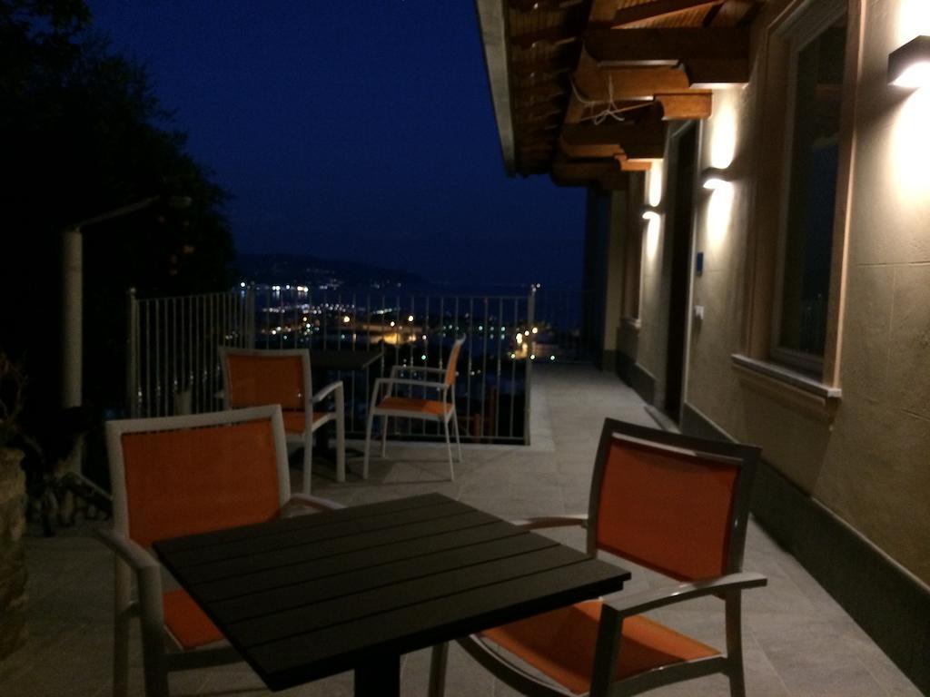 88 Miglia Acomodação com café da manhã La Spezia Exterior foto