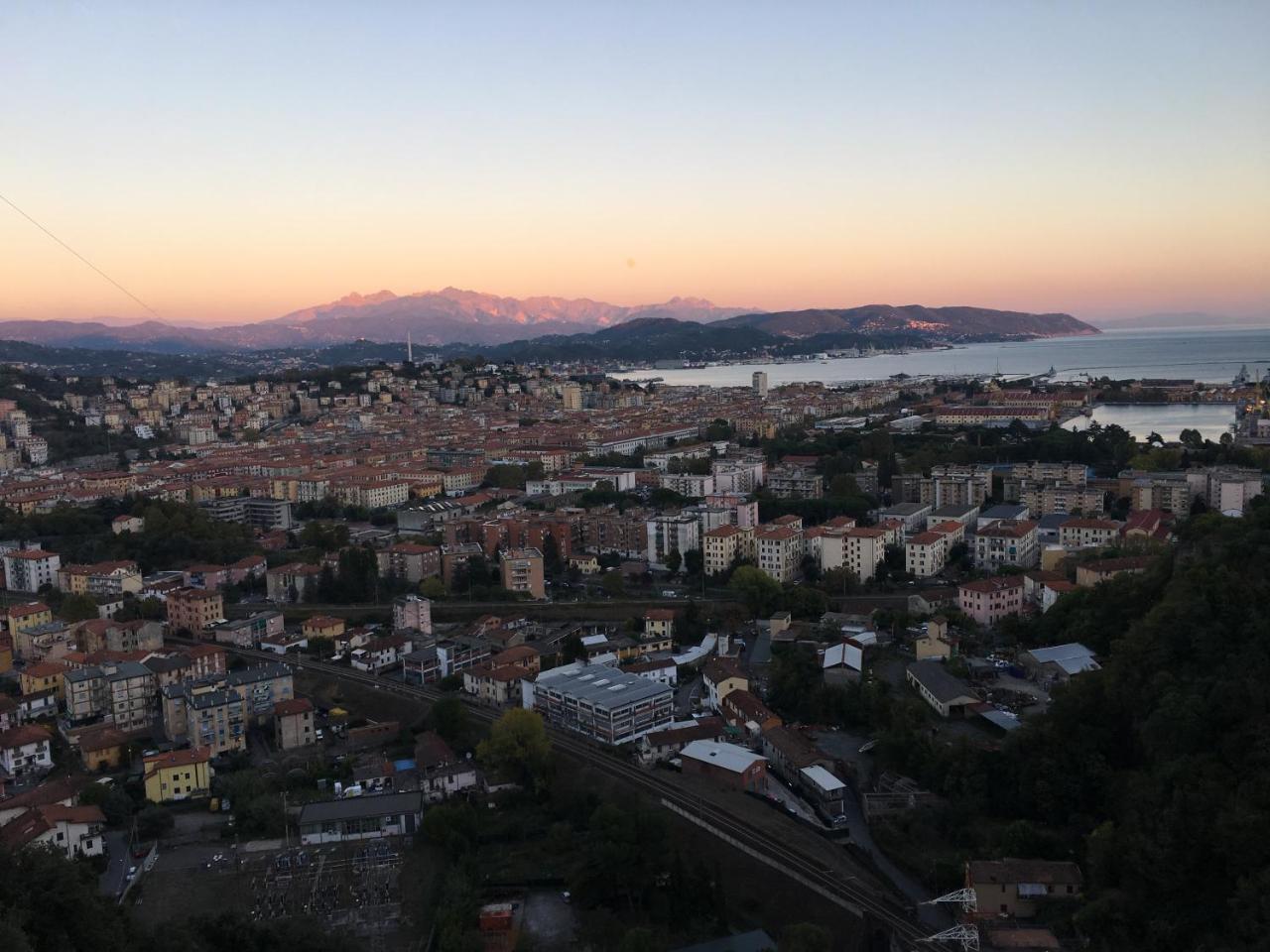 88 Miglia Acomodação com café da manhã La Spezia Exterior foto